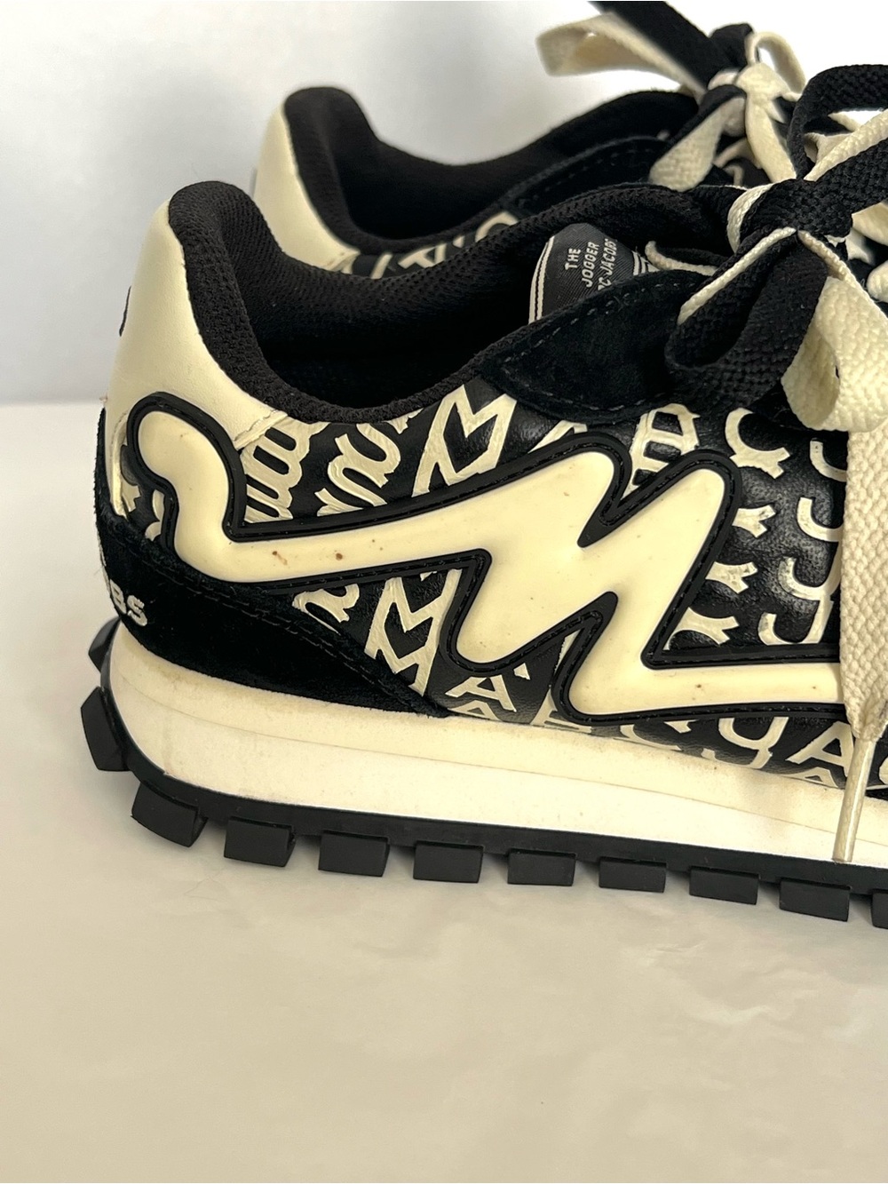 The Marc Jacobs The Jogger Monogram Leather Sneakers Black/Cream EU 39 - Picture 9 of 14